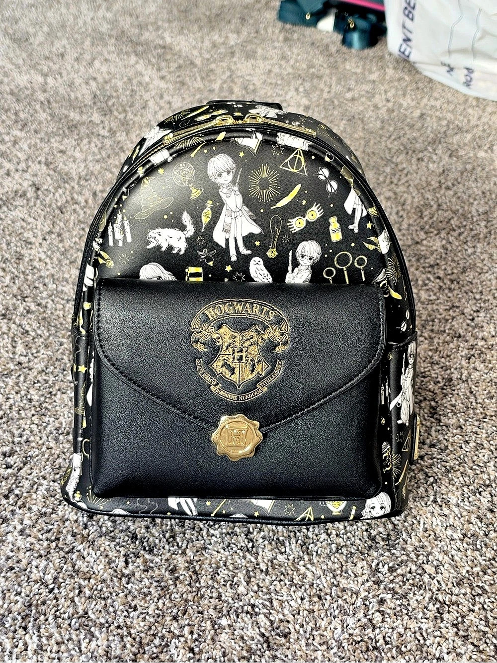 Loungefly Harry Potter Hogwarts Flap Pocket Mini Backpack Black & Gold